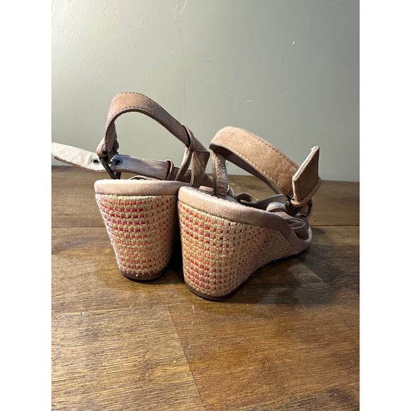UGG Gaiana Slingback Wedge Sandals Leather Tan - Size 8 extra soft and comfy - Picture 7 of 11